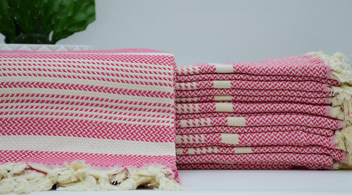 https://turkishbox.com/wp-content/uploads/2020/07/Turkish-Towel-Company-Angora-Peshtemal-Pink-1.jpg